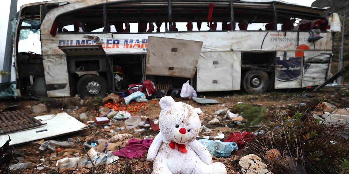 Turcja. Tragiczny wypadek autokaru. Zginęło 9 osób, wielu rannych.