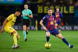 barcelona wygrała ósmy ligowy mecz z rzędu. lewandowski miał udział przy jednym z goli