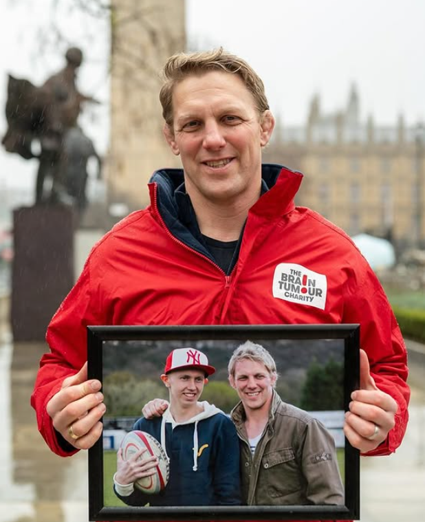 Ochorením trpí aj legendárny hráč rugby Lewis Moody.