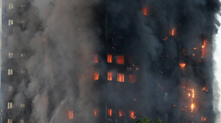 71 halálos áldozata van a londoni tűzvésznek /Fotó: MTI