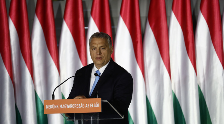 Orbán Viktor kormányfő akciótervével indult el a Fidesz EP-kampánya /Fotó: Zsolnai Péter