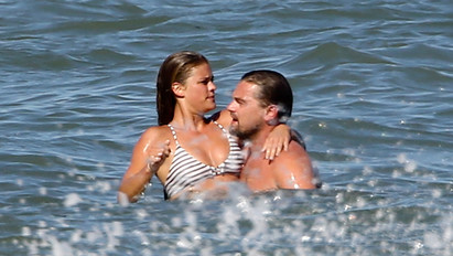Forró csókok, fiatal szerető! Így romantikázik Leonardo DiCaprio új csajával Malibun - Galéria