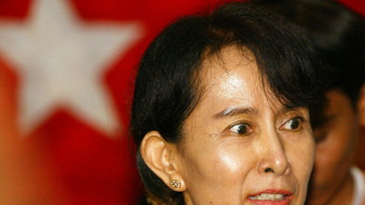 Przywódczyni birmańskiej opozycji Aung San Suu Kyi, która przebywa w areszcie domowym i z tego powodu nie może startować w wyborach parlamentarnych 7 listopada, będzie mogła w nich głosować - poinformowały władze Birmy.