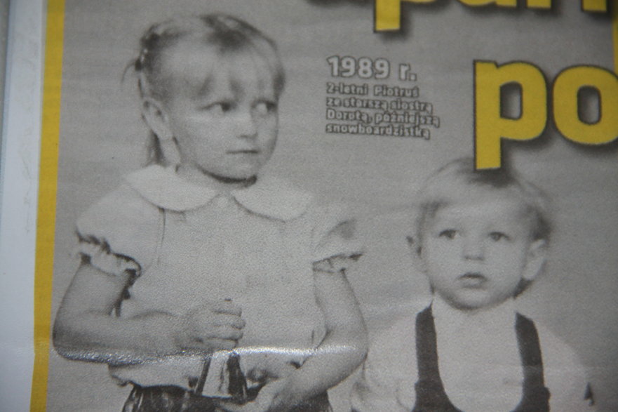 Rok 1989. Piotr Żyła z siostrą Dorotą.