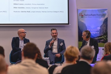 Lancz Róbert,elnök, Primus Egyesület; Dr. Csató Gábor,főigazgató, Országos Mentőszolgálat,Svájci Hozzájárulási Alap; Prof. Dr. Antoine Flahault,A Genfi Egyetem Orvostudományi Karának Globális Egészségügyi Intézetének igazgatója, a Svájci Közegészségügyi Iskola akadémiai igazgatója