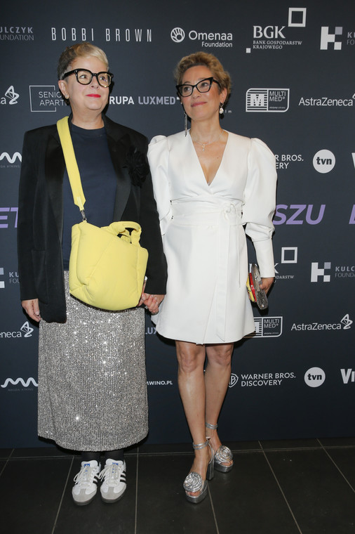 Karolina Korwin Piotrowska i Magdalena Atkis na premierze filmu "Bez retuszu"