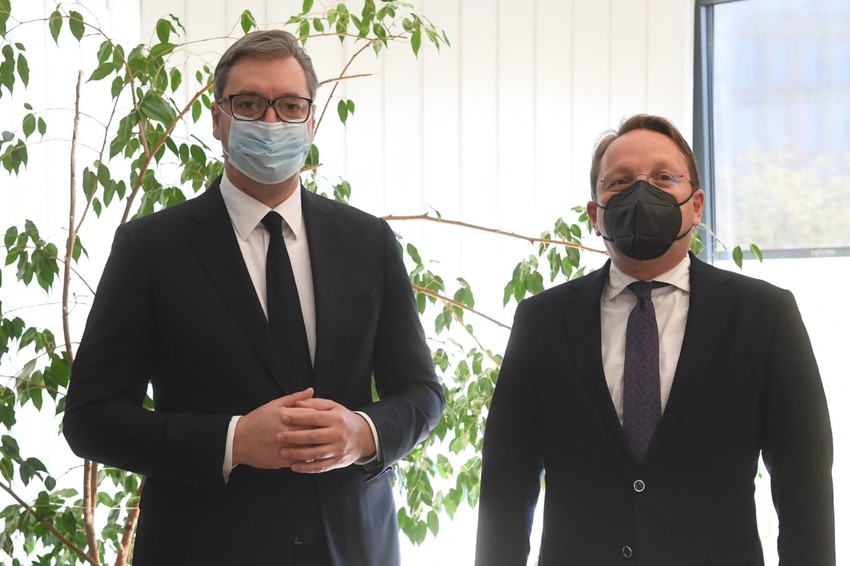 Alekdandar Vučić i Oliver Varhelj