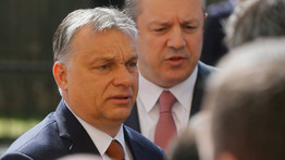 Messzire utazott ezért: Orbánt kifütyülték, botrányos jelenetek Grúziában - videó