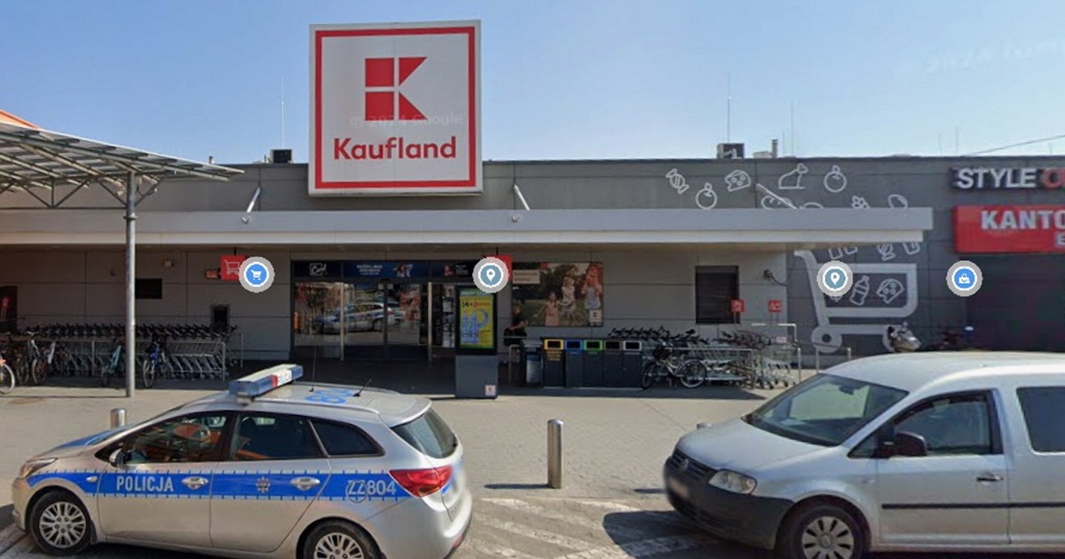 Dramat na parkingu przed Kauflandem. Mężczyzna nagle upadł na ziemię