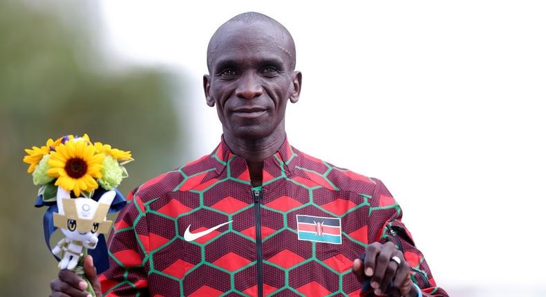 SAPPORO, JAPAN - AUGUST 08: Gold medalist Eliud Kipchoge of Team Kenya poses during the flower ceremony for the Men's Marathon Final on day sixteen of the Tokyo 2020 Olympic Games at Sapporo Odori Park on August 08, 2021 in Sapporo, Japan. (Photo by Lintao Zhang/Getty Images)