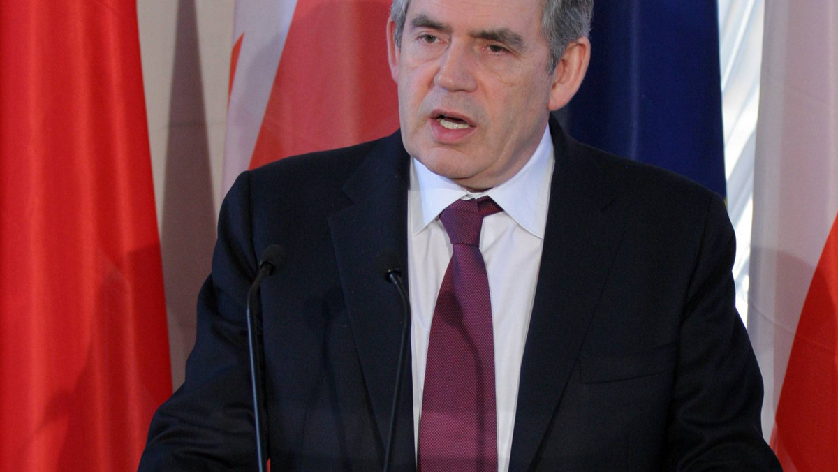 Były premier Wielkiej Brytanii Gordon Brown ma przerwać dziś milczenie w sprawie międzynarodowej afery podsłuchowej z udziałem brytyjskiego tabloidu "News of The World" i oskarżyć organizację Ruperta Murdocha o pozyskiwanie jego prywatnych danych - informuje independent.co.uk.