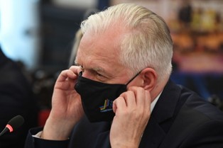 Gowin: Brak możliwości odpisu składki zdrowotnej od podatku kładzie się cieniem na Polskim Ładzie