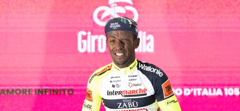 Girmay wycofał się z Giro d'Italia po uderzeniu... korkiem od szampana