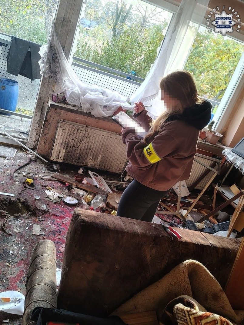 Policja na miejscu wybuchu pocisku