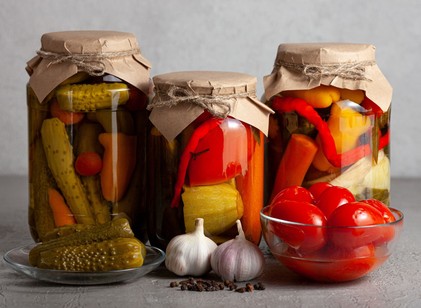 Savanyítás kezdőknek: mit, mikor és hogyan érdemes eltenni télire? című cikk nyitóképe