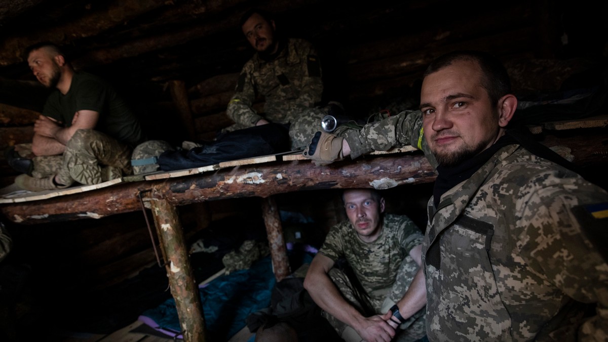 Donbas, Donieck. Żołnierze ukraińscy odpoczywają w koszarach.