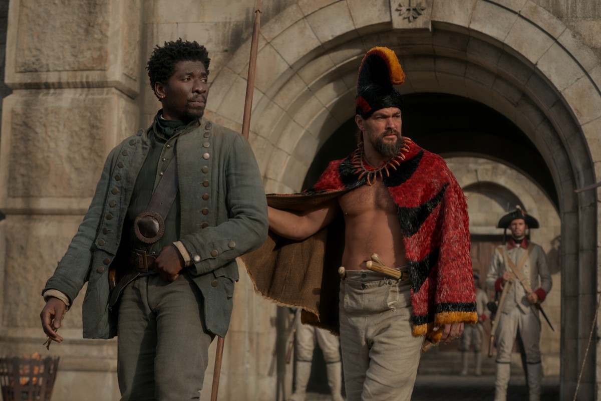 James Udom i Jason Momoa w serialu "Wódz wojownik"