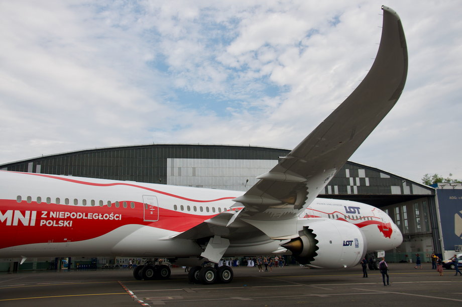 Boeing 787-9 Dreamliner PLL LOT w biało-czerwonym malowaniu