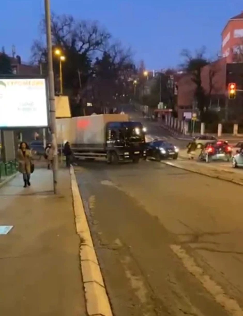 Kamion u Dimitrija Tucovića napravio kolaps