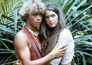 Kristofer Atkins i Bruk Šilds u filmu "Plava laguna"