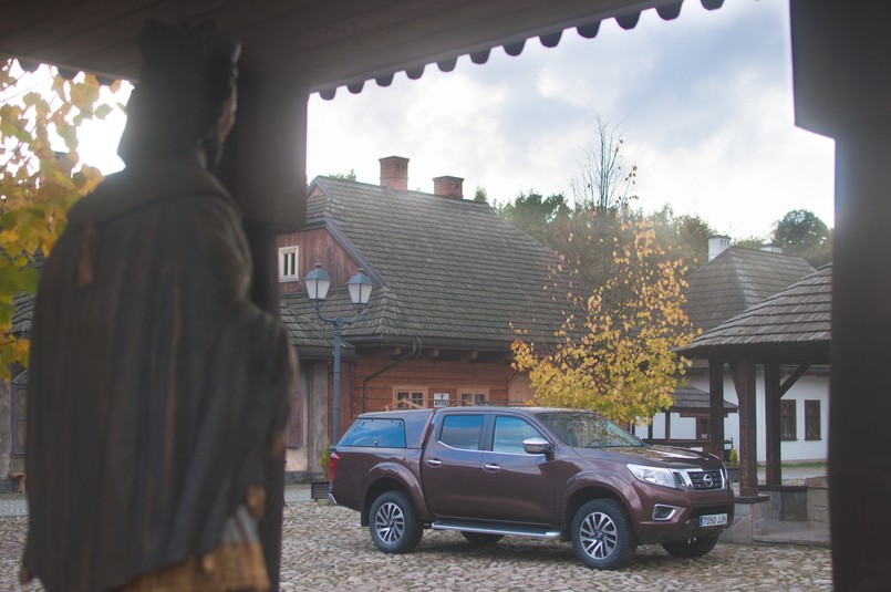 Nissan wjechał na polski rynek nowe auto dla zapracowanych - model NP300 navara to już 12. generacja pickupa tej japońskiej marki. Przypominamy, że pierwszy pickup Nissana został wyprodukowany w 1933 roku - od tamtej pory przez ponad 80 lat Japończycy sprzedali 14 milionów pojazdów tego typu. A jaki jest nowy samochód?