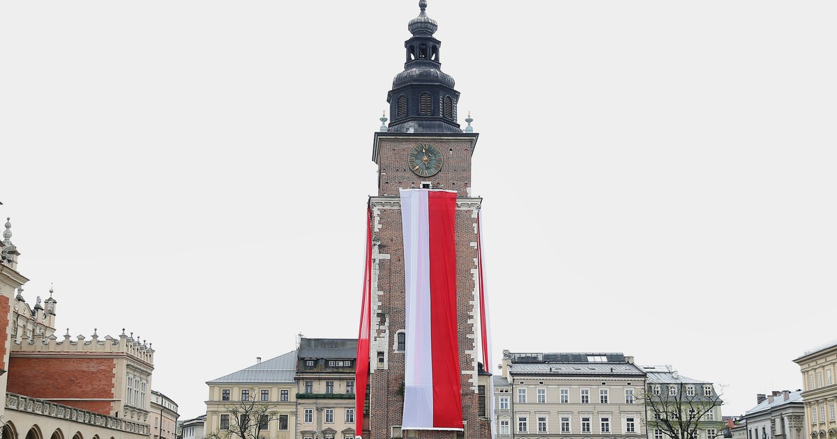 Co grozi za kradzież polskiej flagi? Przepisy w tej kwestii są surowe. Nawet 8 lat więzienia