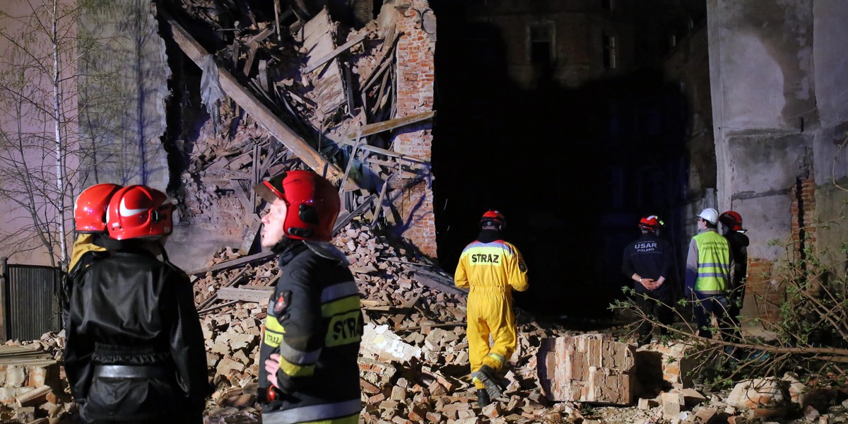 Zawaliła się kamienica przy ul. Wólczańskiej w Łodzi. Gruzowisko przeszukała straż pożarna