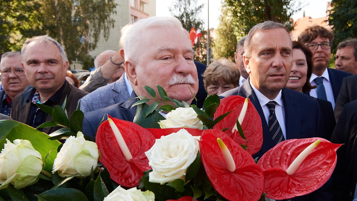 W dzisiejszych obchodach 36. rocznicy podpisania Porozumień Sierpniowych wezmą udział prezydent Andrzej Duda i premier Beata Szydło. Uzyskaliśmy potwierdzenie, że na mszy koncelebrowanej przez arcybiskupa Sławoja Leszka Głódzia pojawi się też prezydent Lech Wałęsa.