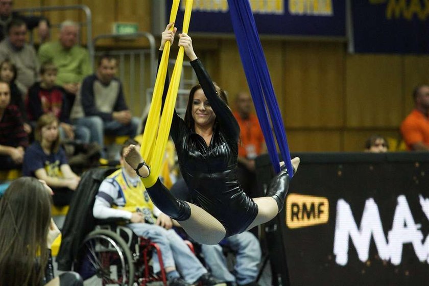 Ależ oni mają boskie cheerleaderki!