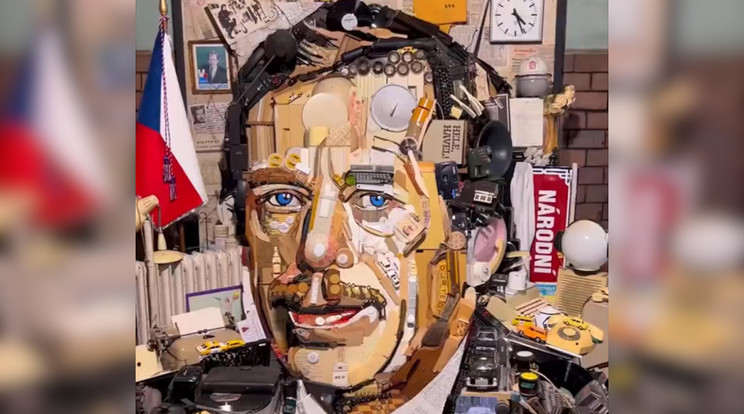 Václav Havel portréja egy egészen elképesztő anamorf trükkel. A látvány csak egyetlen pontból érzékelhető a látszólagos káoszban. Ahogy Hável is a megfelelő nézőpontba helyezkedve tisztán látott egy zűrzavaros világban. / Fotó: Patrik Proško/Facebook