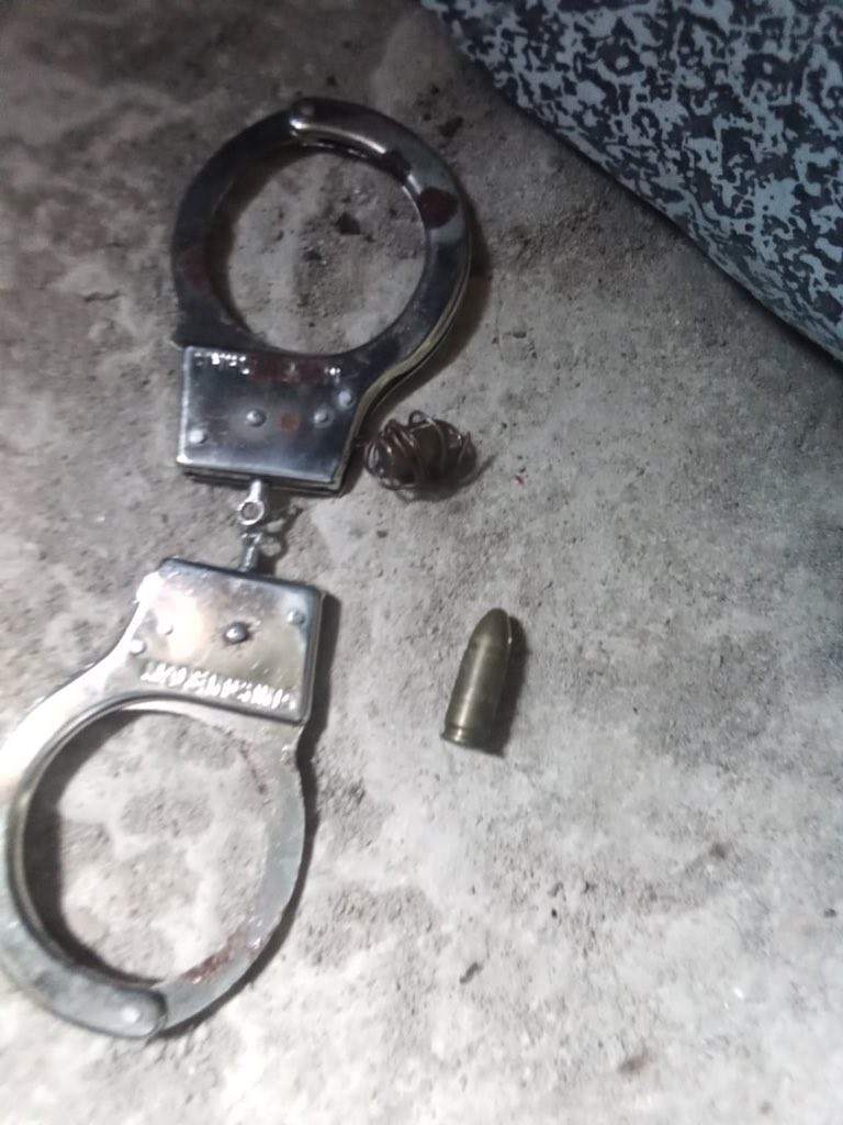 Detectives recovered one live round of 9mm callibre, one bullet head of 9mm callibre, blood stained shoes, a pair of handcuffs, several mobile phones and SIM cards. (COURTESY: DCI)