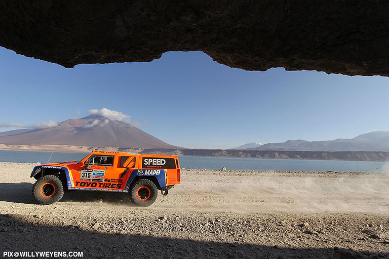 Dakar 2013: ciężarówka bez skrzyni, Małysz traci oddech (13. etap, wyniki, galeria)