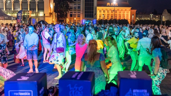 Pierwsza potańcówka już 21 czerwca - pod hasłem „Świętojańska zabawa. Będzie ona wstępem do Święta Wrocławia.