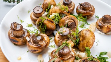 tak usmażone pieczarki będą złociste, jędrne i nie utoną w wodzie. wybierzcie ten tłuszcz