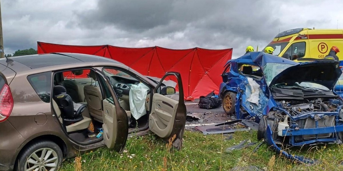 Trzmielewo. Tragiczny wypadek. Nie żyje kobieta i mężczyzna. Ranne dzieci.