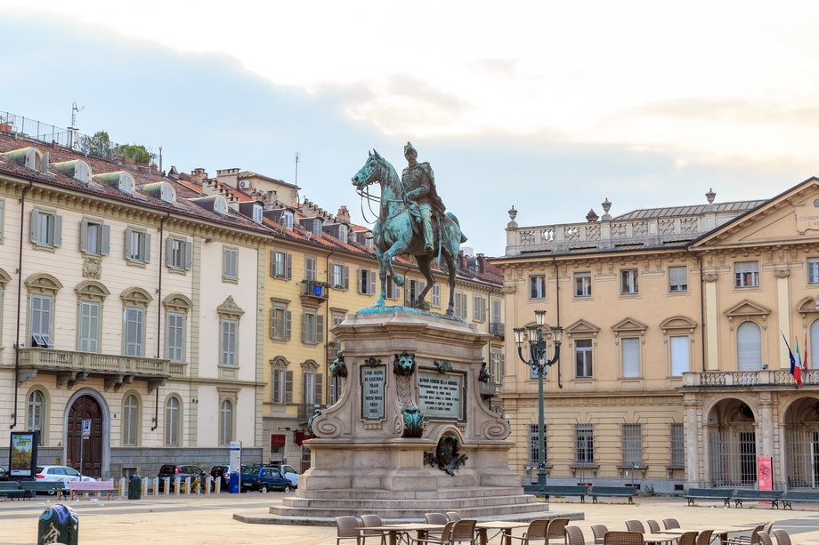 Pomnik generała Alfonso Ferrero Della Marmora na Piazza Giambattista Bodoni w Turynie.