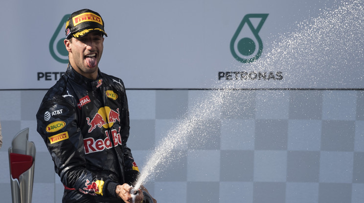 Ricciardo farmernek állt /Fotó: AFP