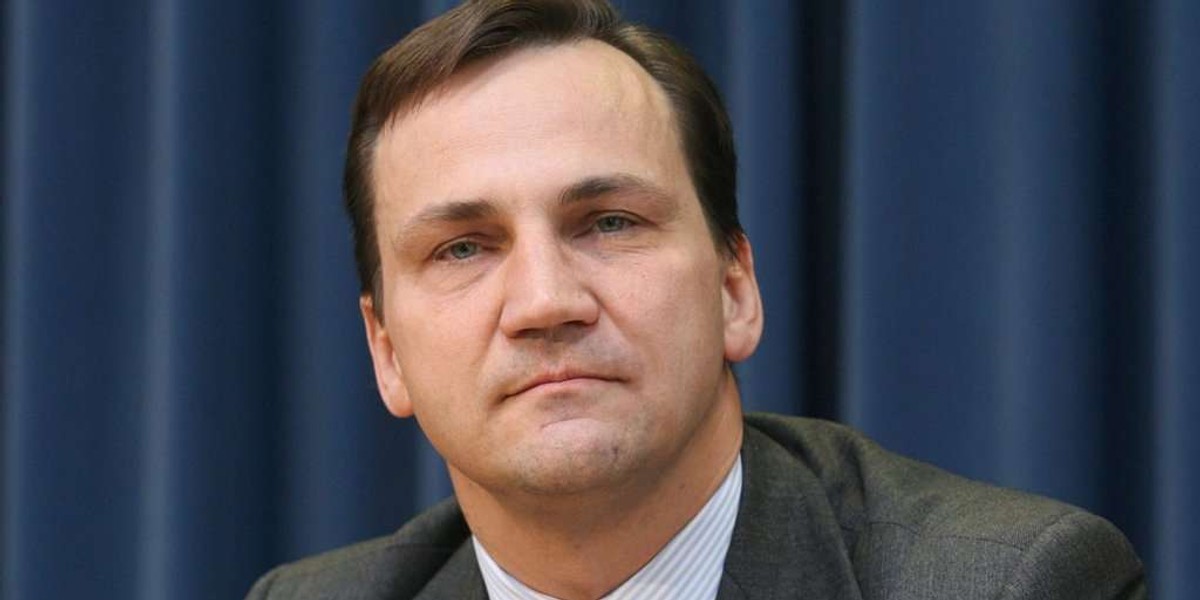 Sikorski wystawił działaczy PO. Dla Lisa?