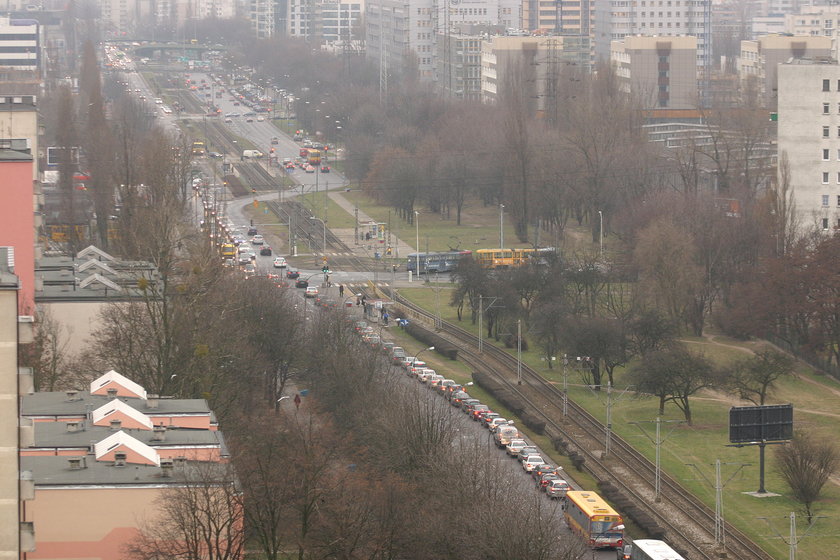 Drogowcy otworzyli dwie jezdnie ulicy Wołoskiej. Do dyspozycji kierowców są trzy pasy w każdym kierunku na odcinku od Woronicza do Racławickiej