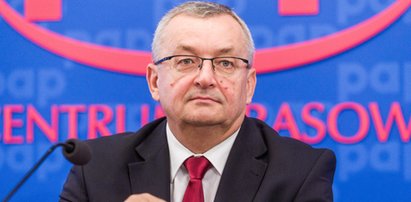 Kuriozum! Minister każe szefom spółek dziękować pracownikowi TVP