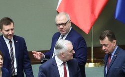 Będą kolejne ograniczenia rządowe. Sasin: Wzmożone patrole policji, być może wojsko na ulicach