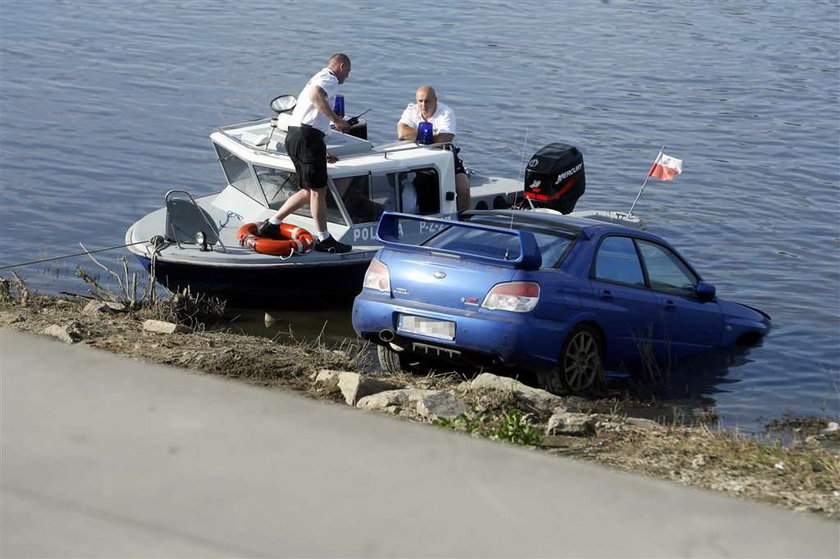 Wypadek w Warszawie. Auto w rzece