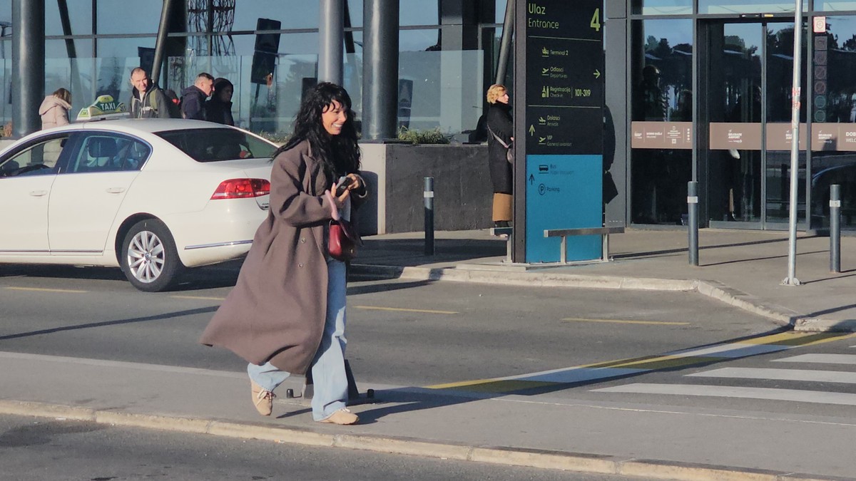 (VIDEO) TAJNE POZNATIH SESTARA NA ESTRADI One su se potukle na ulici, a evo ko koga BLOKIRA NA MREŽAMA