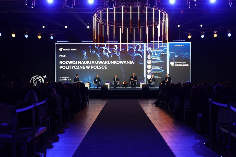 Wspieranie nauki ponad podziałami