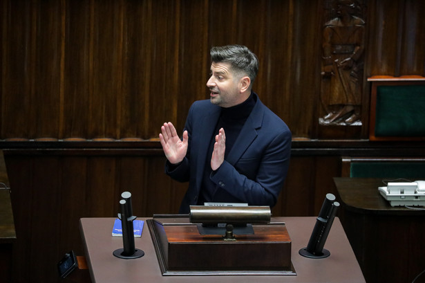 Poseł Lewicy Krzysztof Śmiszek na sali obrad Sejmu w Warszawie