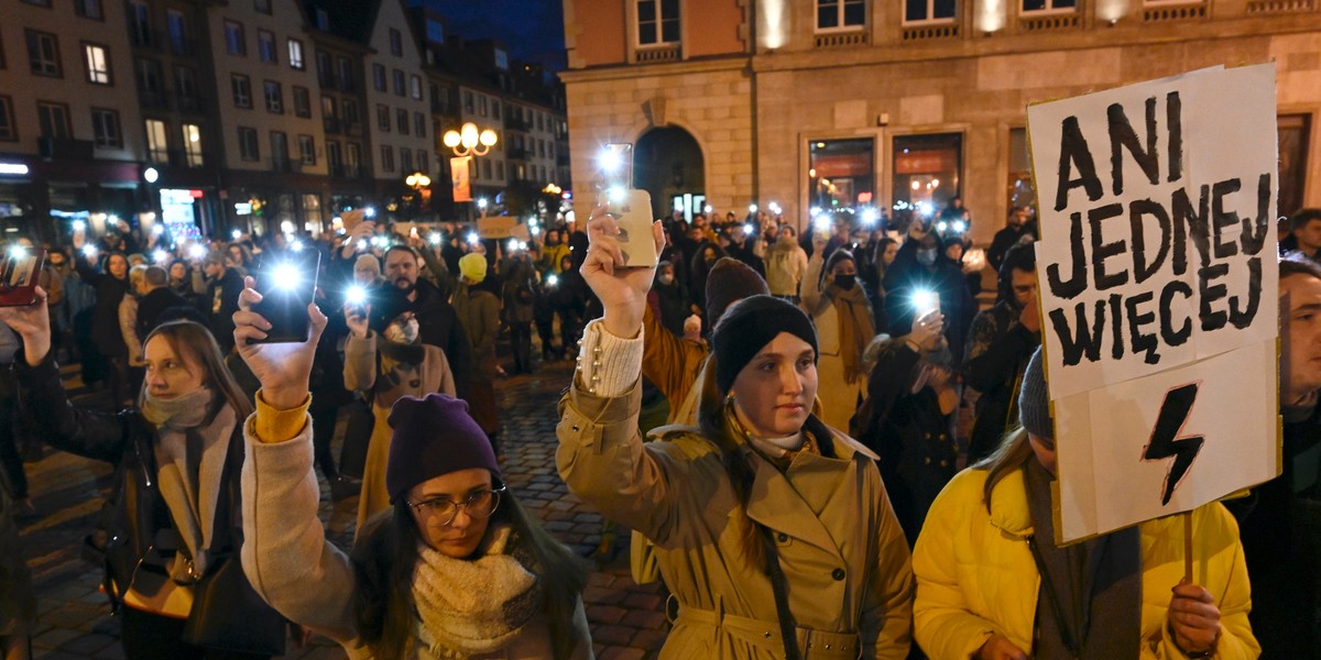 Wrocławianie tłumnie wyszli na ulice.