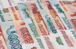 Rosyjska waluta blisko niechlubnego rekordu. Za dolara trzeba zapłacić ponad 80 rubli