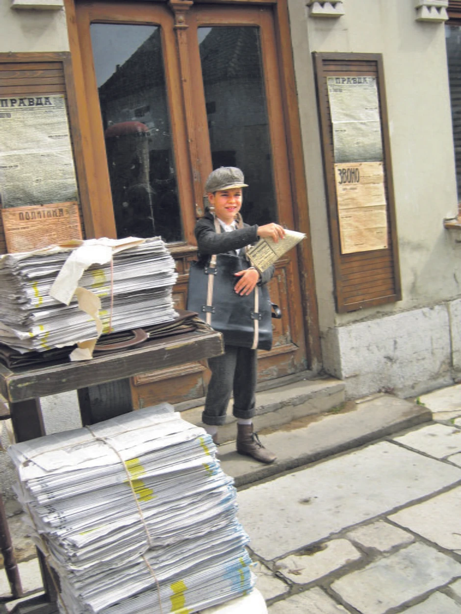 Dečak glasonoša objavljuje najnovije vesti