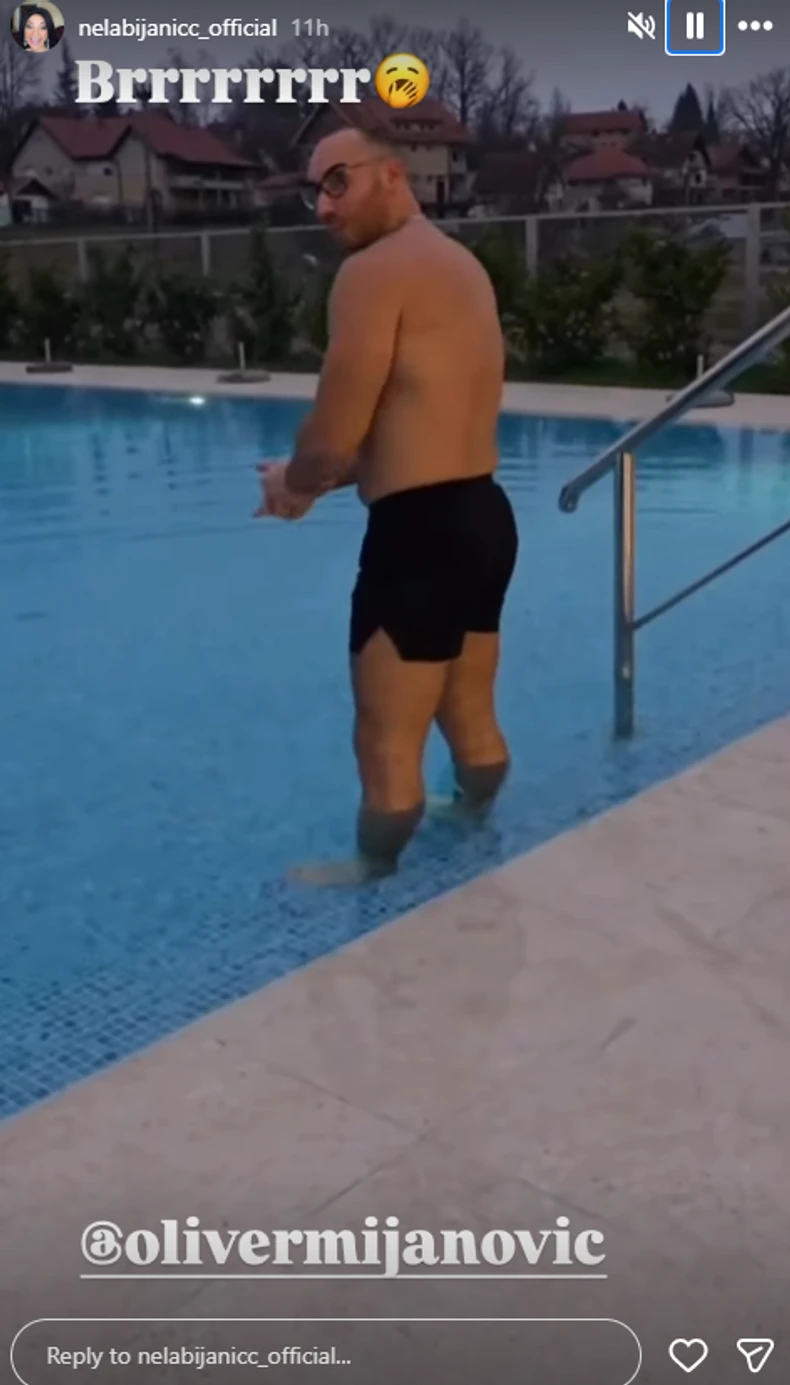 Nela snimala zgodnog naslednika kako se kupa u bazenu na 3 stepena