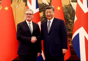 Kir Starmer i Si Đinping u Pekingu